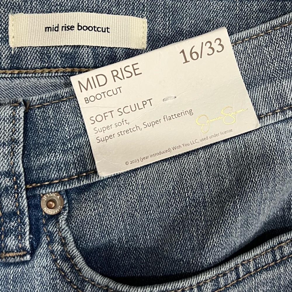 Jessica Simpson Mid Rise bootcut Soft Sculp Stretch Bootcut Jeans Size 16/33 NWT - Picture 4 of 5